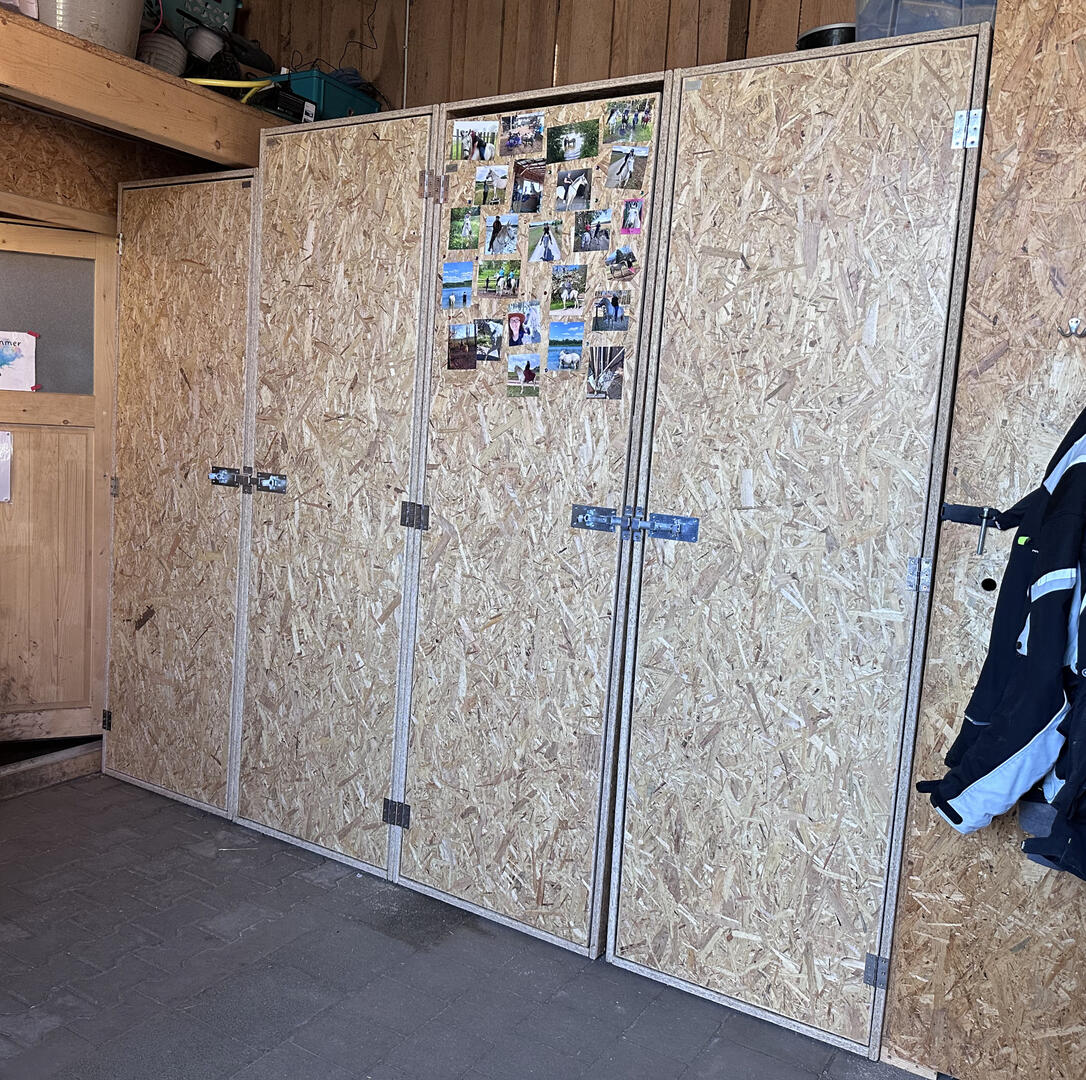 Pferde Zubehör Schränke