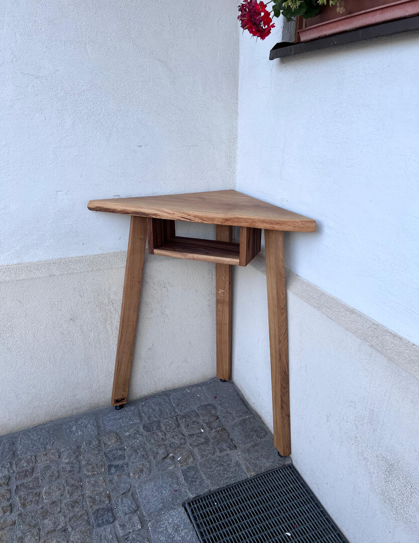 Eck-Stehtisch aus Eiche