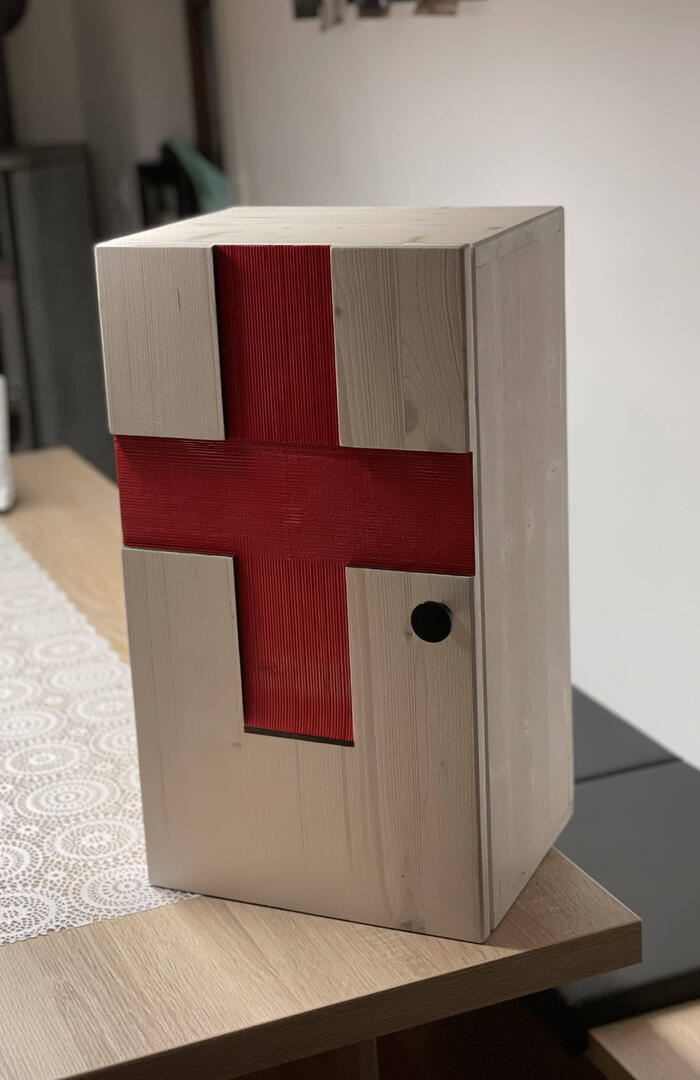 Erste Hilfe Schrank