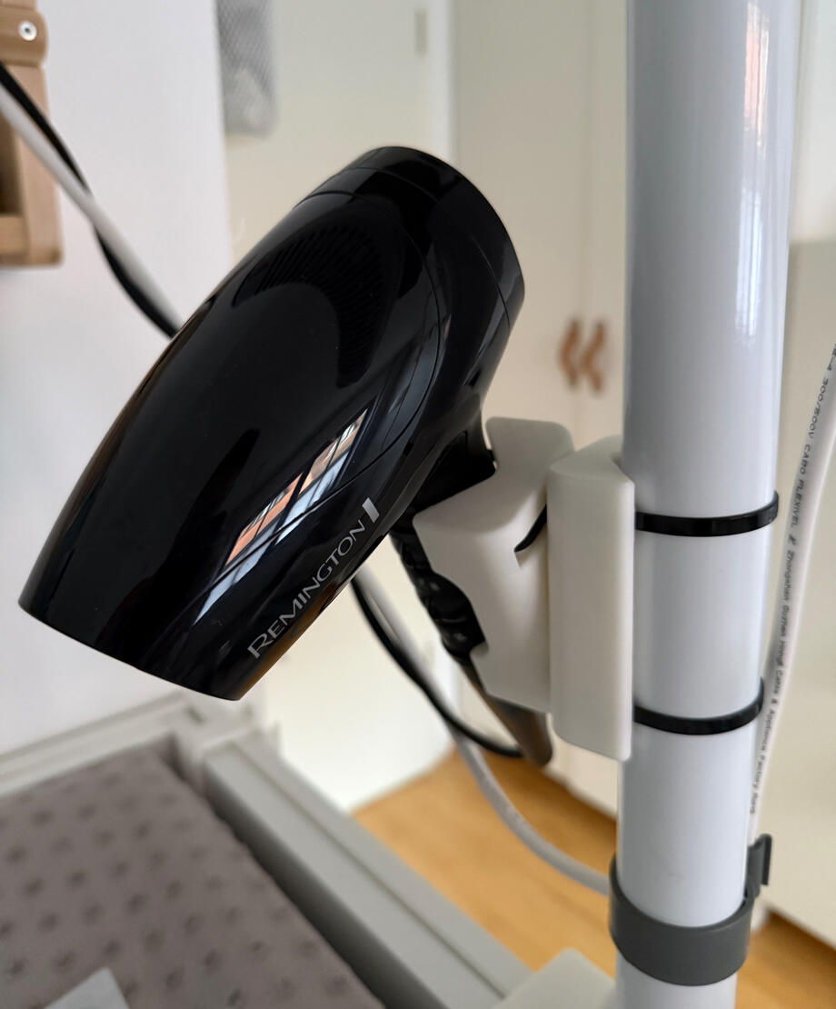 Fön Halterung für den Wickeltisch